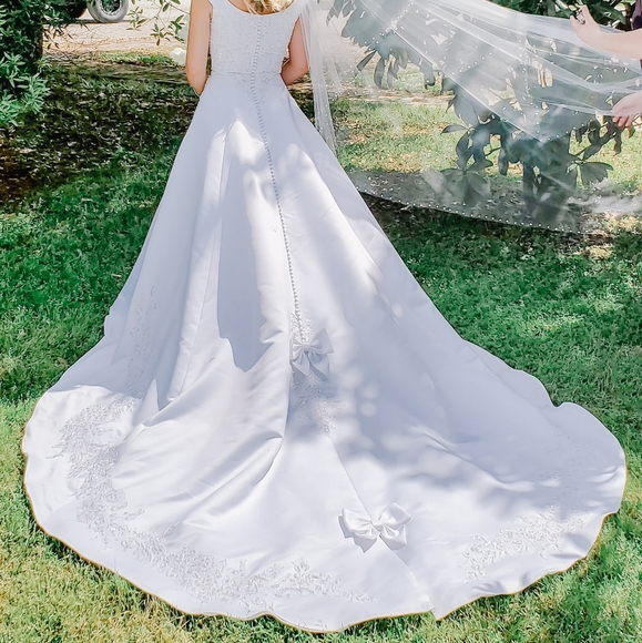 Wedding dress - Picture 6 of 7